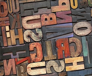 LOFT-011  3D Фотообои "Деревянные буквы в интерьере" Материал Песок (300*250)